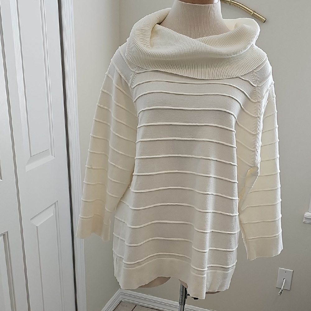 Investments Cream Cowl Neck Sweater. Size XL. Lightweight Comfy